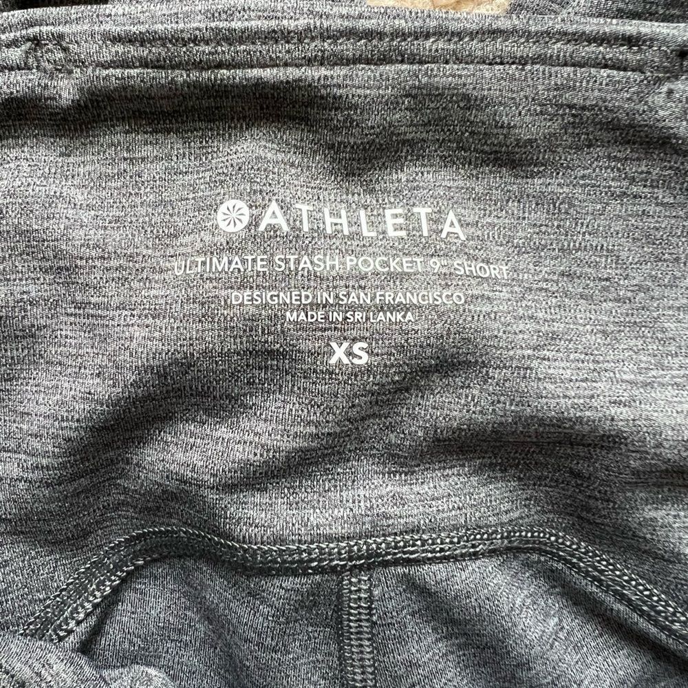 Athleta Ultimate Stash Pocket Short 9" Size XS - Picture 3 of 4